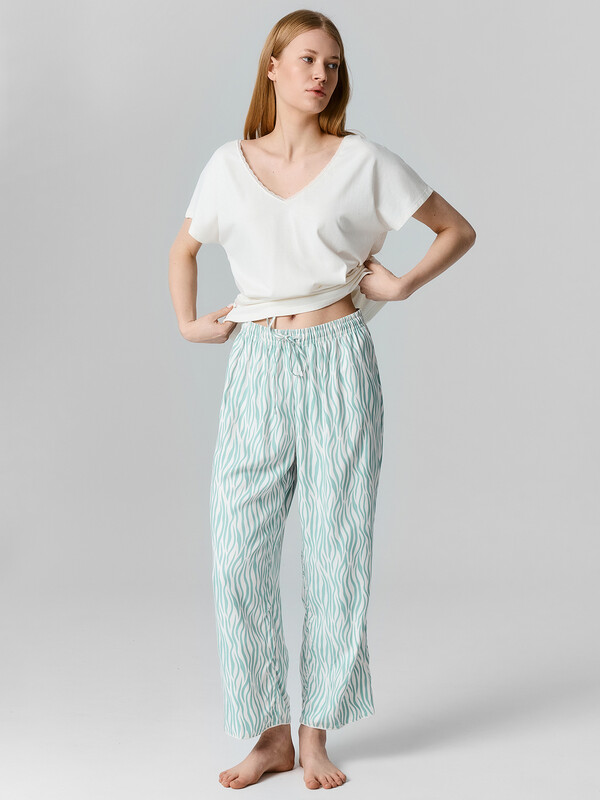 КОМПЛЕКТ ЖЕНСКИЙ (ФУТБОЛКА, БРИДЖИ) 592545