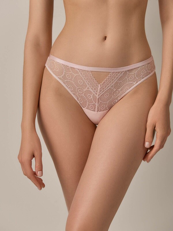 Трусы CONTE LACE TWIST LBR 1990 Трусы «бразилиана» из кружева с фигурным вырезом