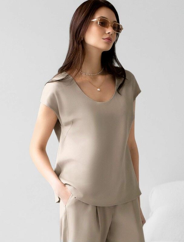 Блузка с U вырезом скроенная по косой из плотного лиоцелла