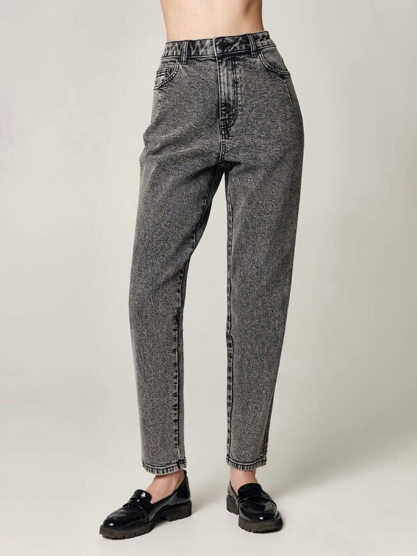 Mom CONTE CON-484 Джинсы mom из плотного денима с вытачками по карманам