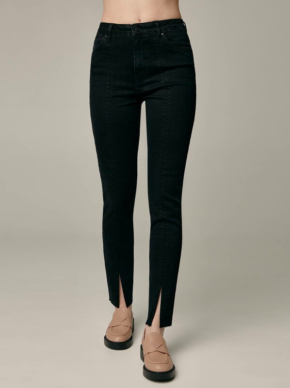 Skinny CONTE CON-568 Джинсы skinny с разрезами по ногам и необработанным краем