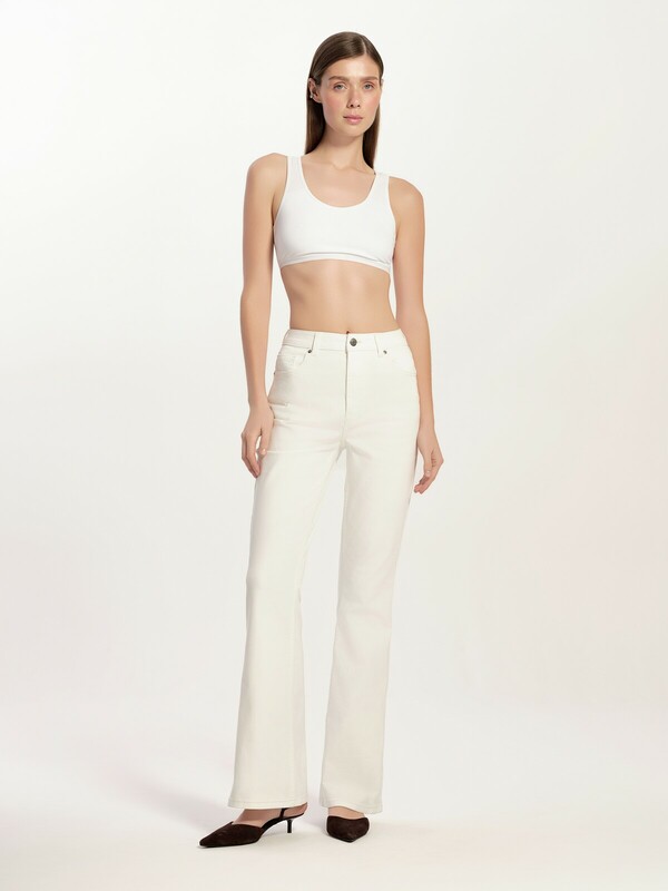 Flared CONTE CON-803 Джинсы клёш из eco-friendly денима молочного цвета