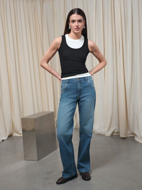 Актуальная коллекция CONTE CON-812 Синие джинсы straight с эффектом потёртостей