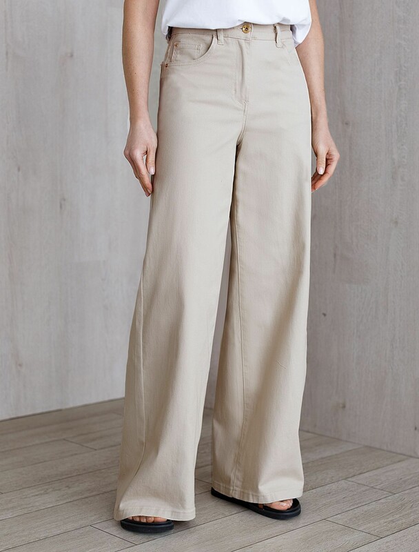 Джинсы трубы с декоративной стиркой из эластичного плотного денима