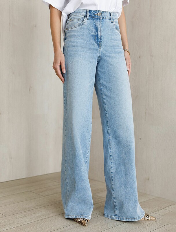 Джинсы трубы с декоративной стиркой из эластичного плотного денима