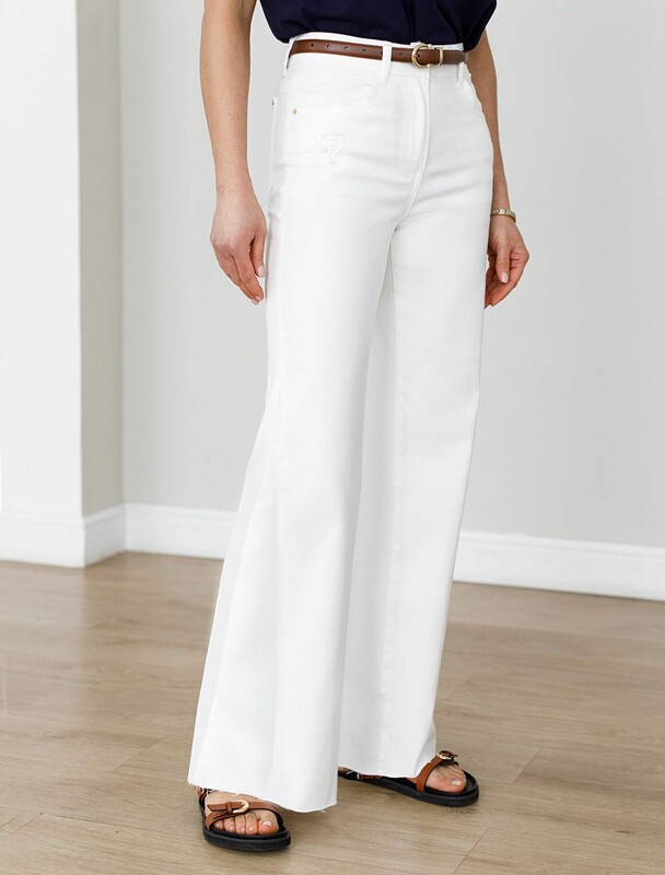 Джинсы клеш с прорезями и необработанным краем из эластичного денима средней плотности