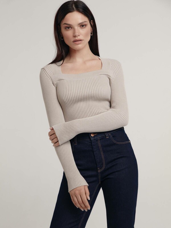 Джемпер женский CONTE LDK221 Облегающий джемпер в рубчик с фигурной линией декольте