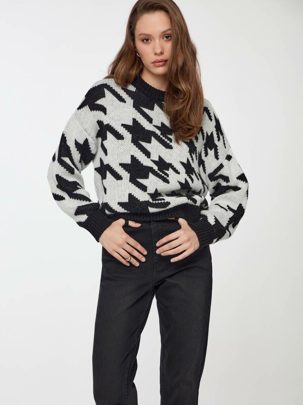 Вязаные джемперы CONTE LDK 307 Oversize-джемпер c вывязанным рисунком "в гусиную лапку"