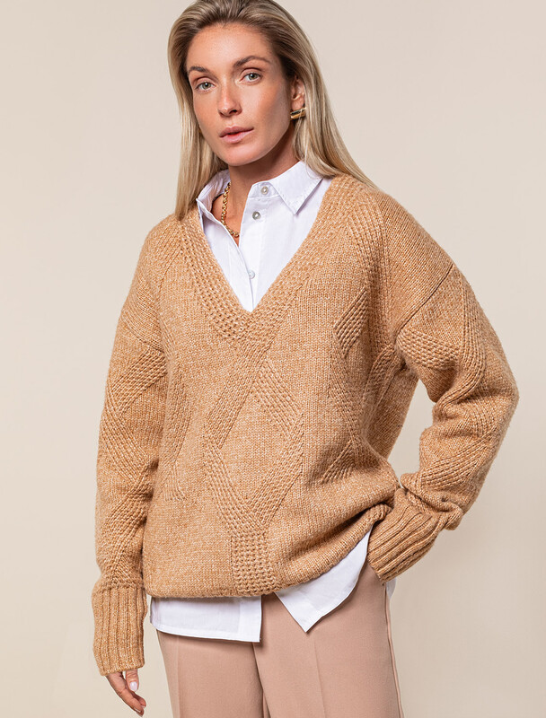 Узорно-вязаный джемпер из уютной пряжи с ангорой и мохером