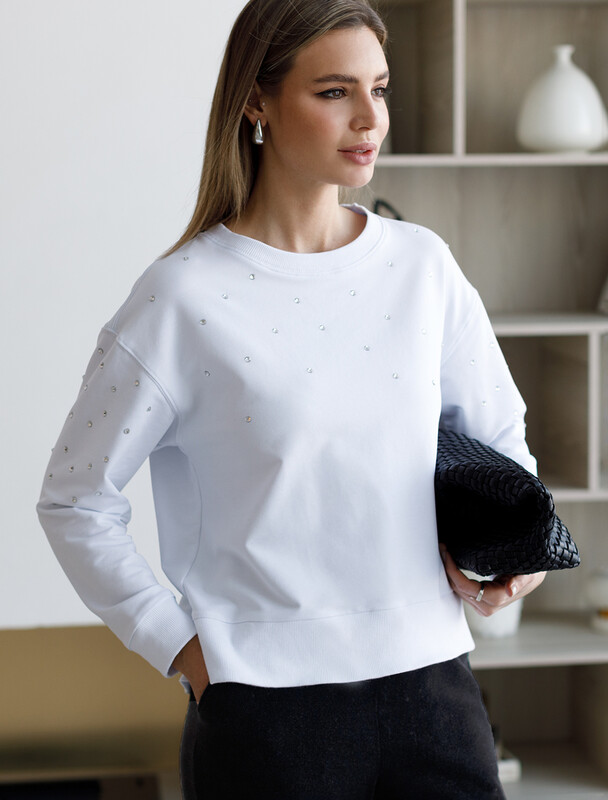 Свитшот из эластичного футера с принтом стразами