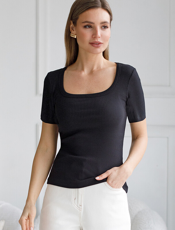 Футболка из трикотажа в широкий рубчик