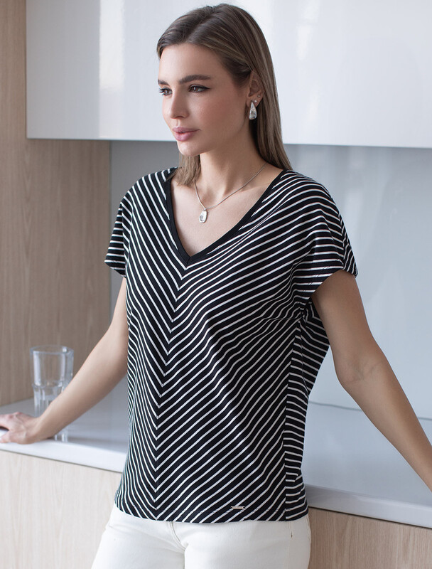 Футболка с цельнокроеным рукавом