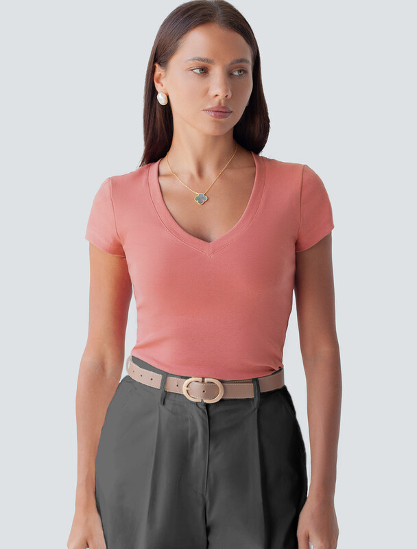 Футболка из плотного трикотажа с плетением риб 1*1