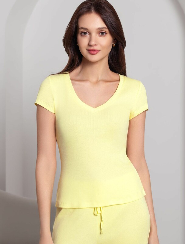 Футболка с V вырезом из фактурного трикотажа в рубчик