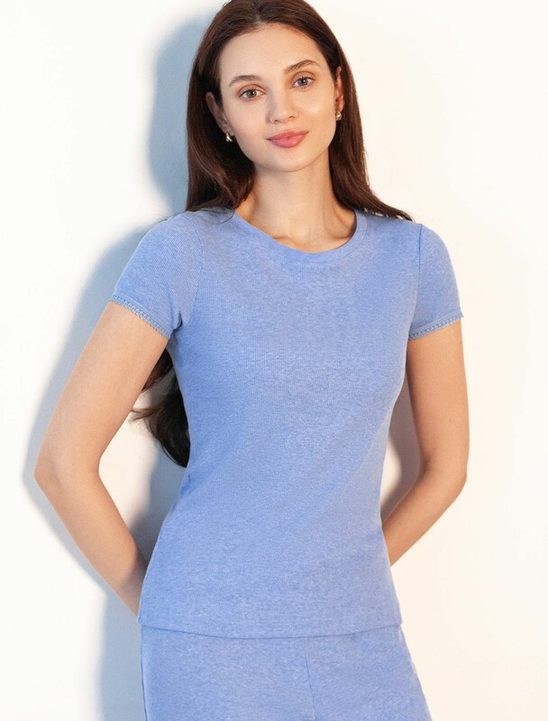 Футболка с круглым вырезом из фактурного трикотажа в рубчик