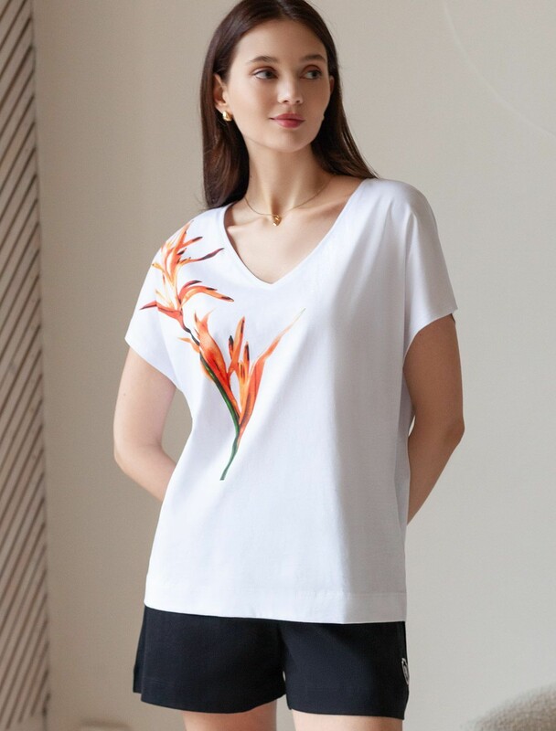 Свободная футболка с V-вырезом и цельнокроеным рукавом из 100% хлопка с принтом