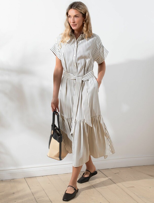 Платье в полоску А-силуэта с поясом из легкого хлопкового поплина