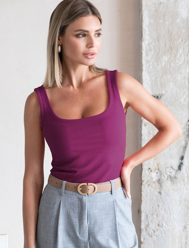 Топ из трикотажа в широкий рубчик