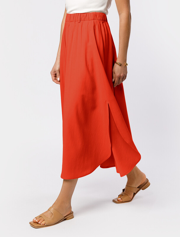 Юбка с разрезом из плотного лиоцелла