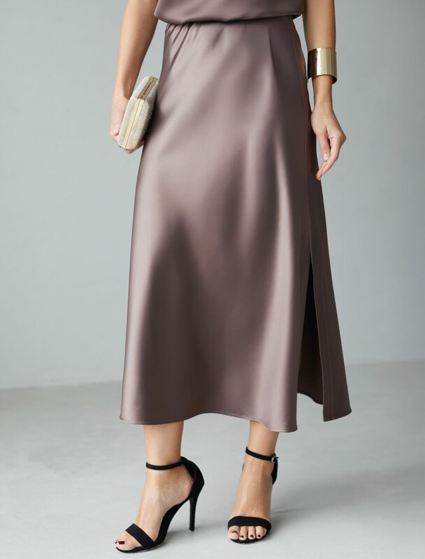 Юбка миди с разрезом из струящегося плотного сатина