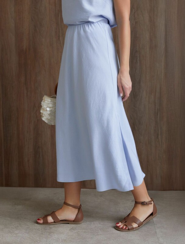 Юбка миди с разрезом скроенная по косой из плотного лиоцелла