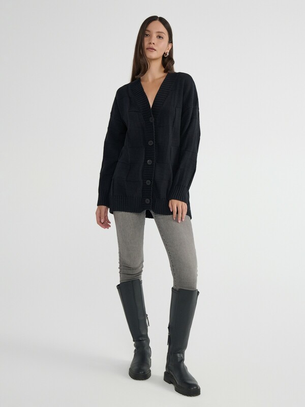 Вязаные джемперы CONTE Кардиган объемного силуэта с узором “квадраты” LDK 2397