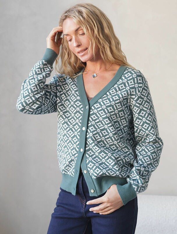 Жакет тонкой и эластичной жаккардовой вязки