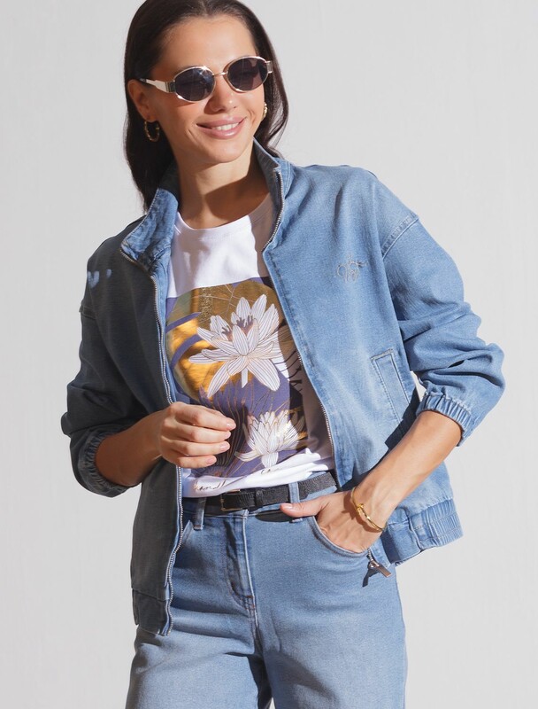 Джинсовый бомбер на молнии из облегченного денима