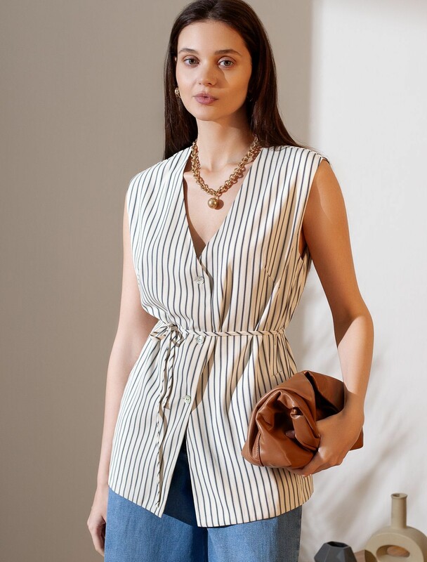 Удлиненный костюмный жилет в полоску с поясом из легкого хлопкового поплина