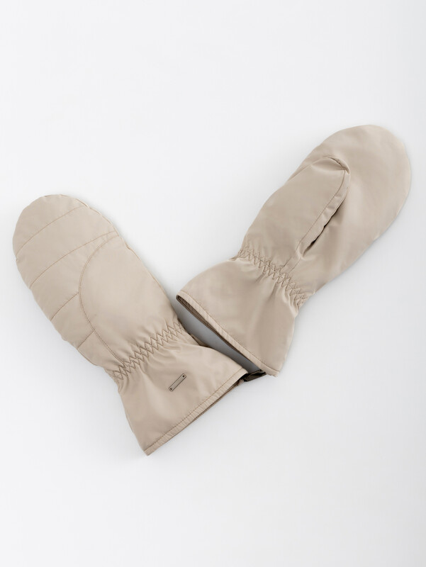 Варежки женские