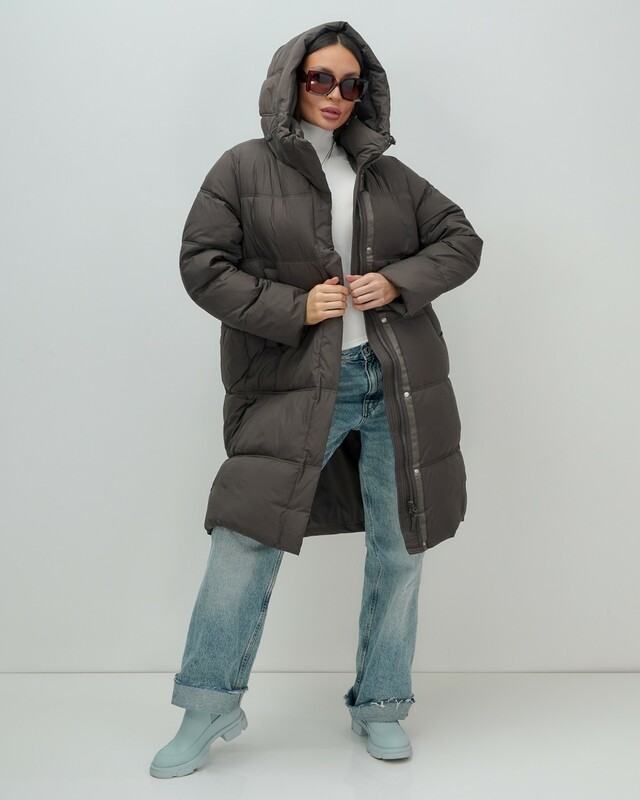 Пальто зимнее утепленное с капюшоном женское темно-коричневого цвета 7618TK