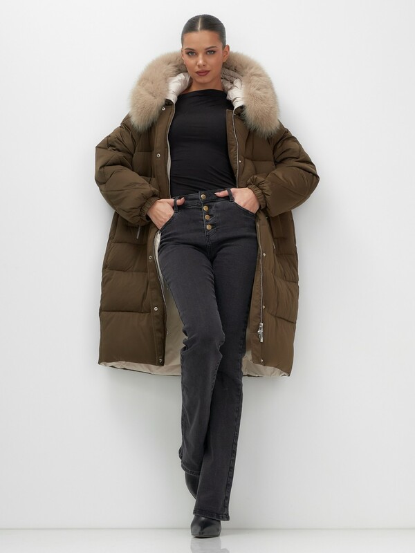 Пальто зимнее утепленное с мехом и капюшоном тренд горчичного цвета 7629G