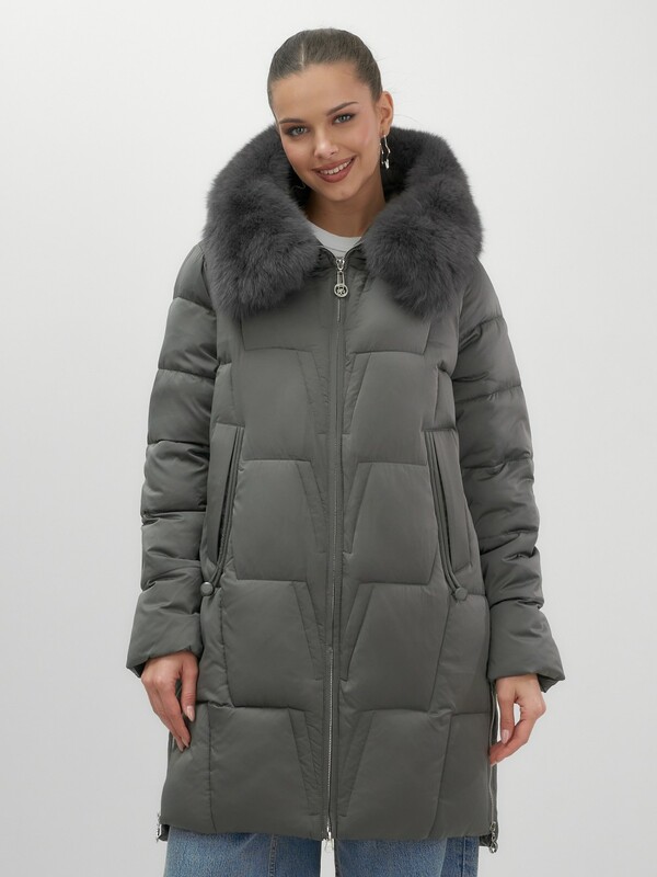 Пальто зимнее утепленное с мехом и капюшоном тренд темно-зеленого цвета 7630TZ