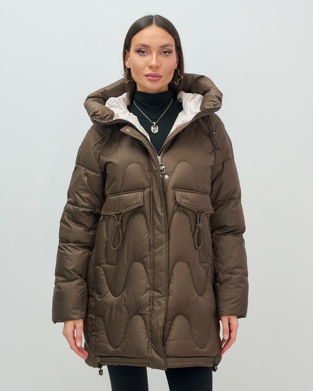 Куртка зимняя женская с капюшоном модная темно-коричневого цвета 7653TK
