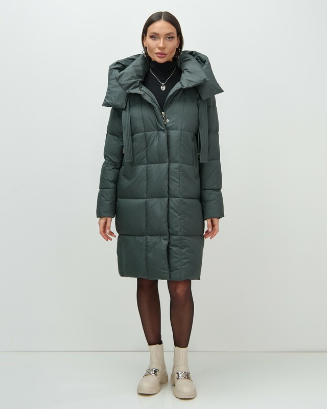 Пальто зимнее утепленное с капюшоном женское темно-серого цвета 7700TC