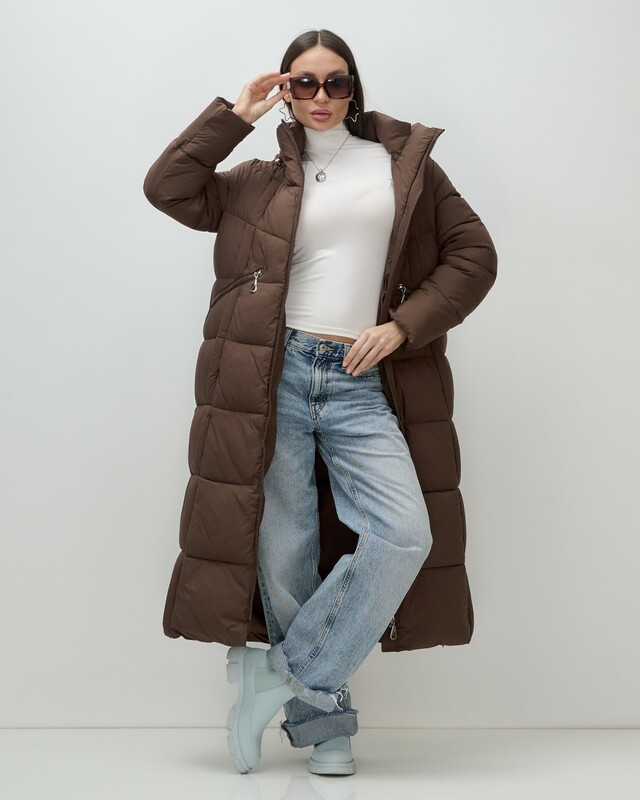 Пальто зимнее утепленное с капюшоном женское коричневого цвета 7729K