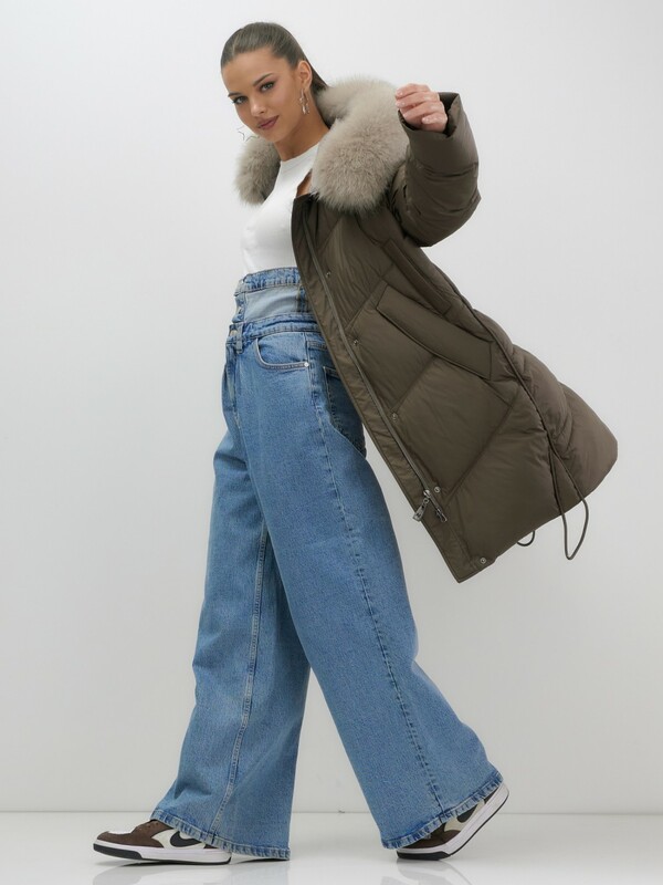 Пальто зимнее утепленное с мехом и капюшоном тренд темно-коричневого цвета 7745TK