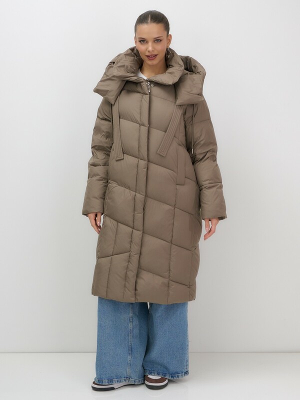 Пальто зимнее утепленное с капюшоном женское светло-коричневого цвета 7748SK