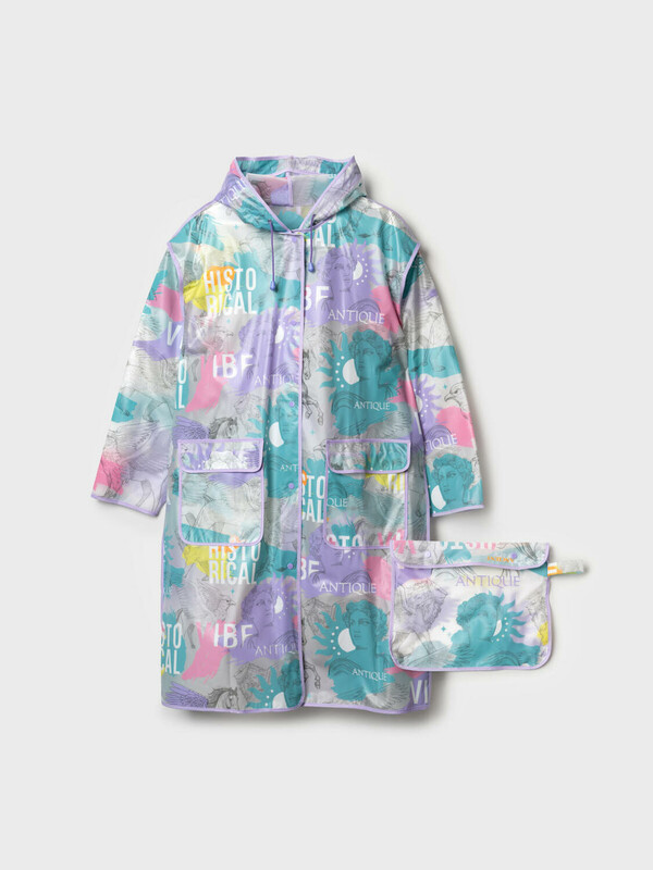 Плащ из полимерного материала для женщин (дождевик)