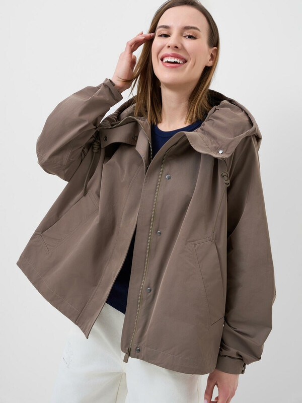 Куртка текстильная с полиуретановым покрытием для женщин (ветровка)