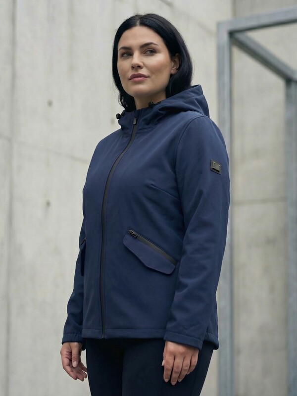 Ветровка женская софтшелл большого размера с капюшоном ветрозащитная темно-синего цвета 9620_1TS